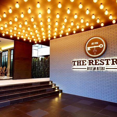 The Restro Hotel HHQ Exterior foto
