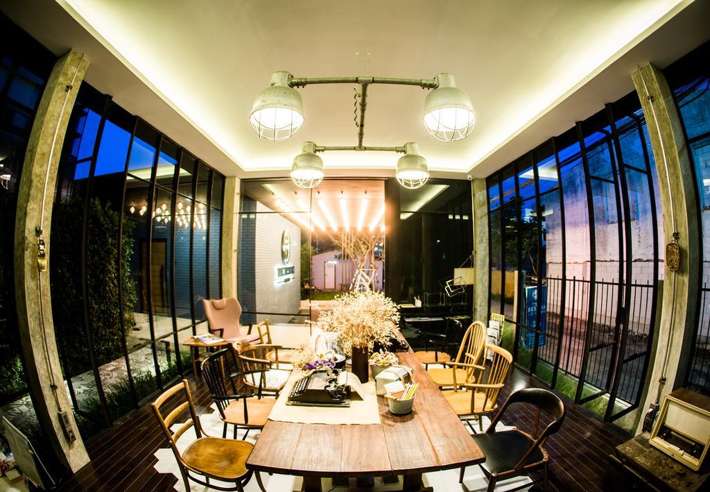 The Restro Hotel HHQ Exterior foto