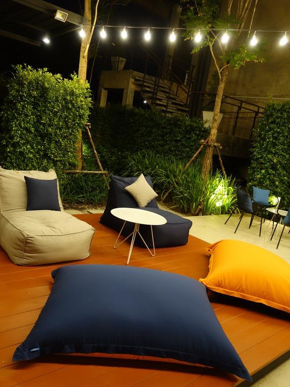 The Restro Hotel HHQ Exterior foto