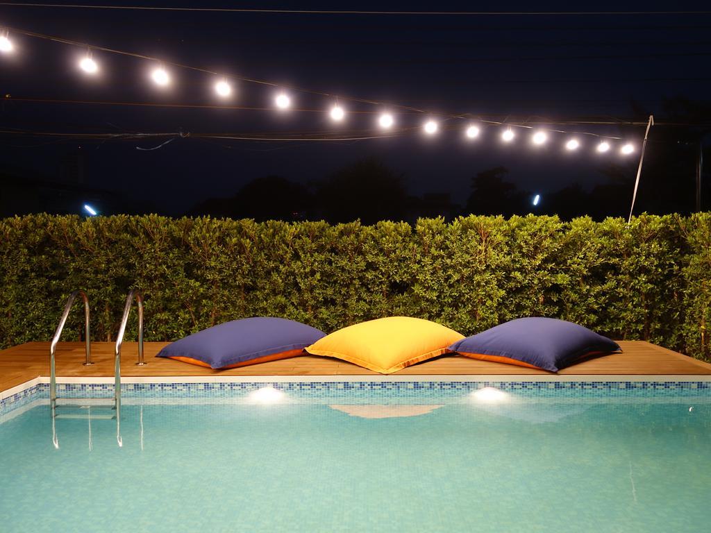 The Restro Hotel HHQ Exterior foto