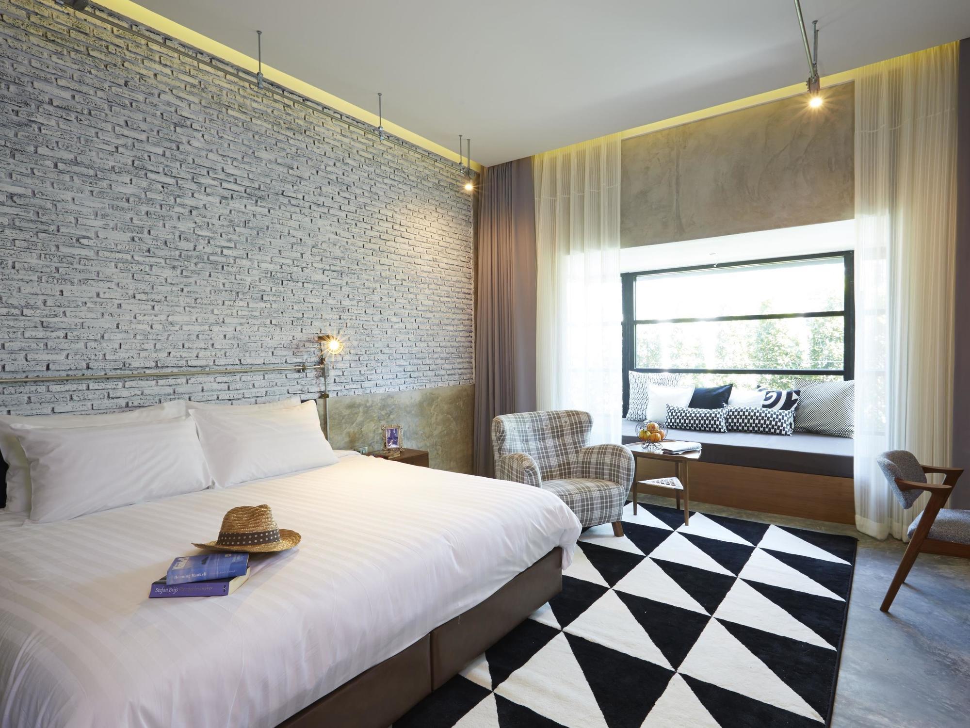 The Restro Hotel HHQ Exterior foto